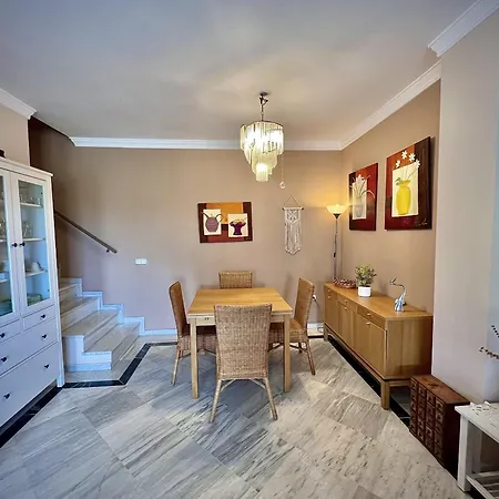 Golden Mile By Homing Apartment
